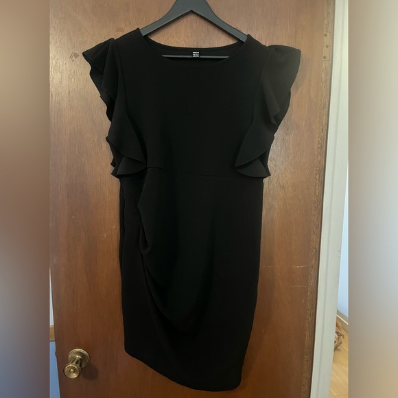 Black maternity dress- never worn just tried on - Picture 8 of 8